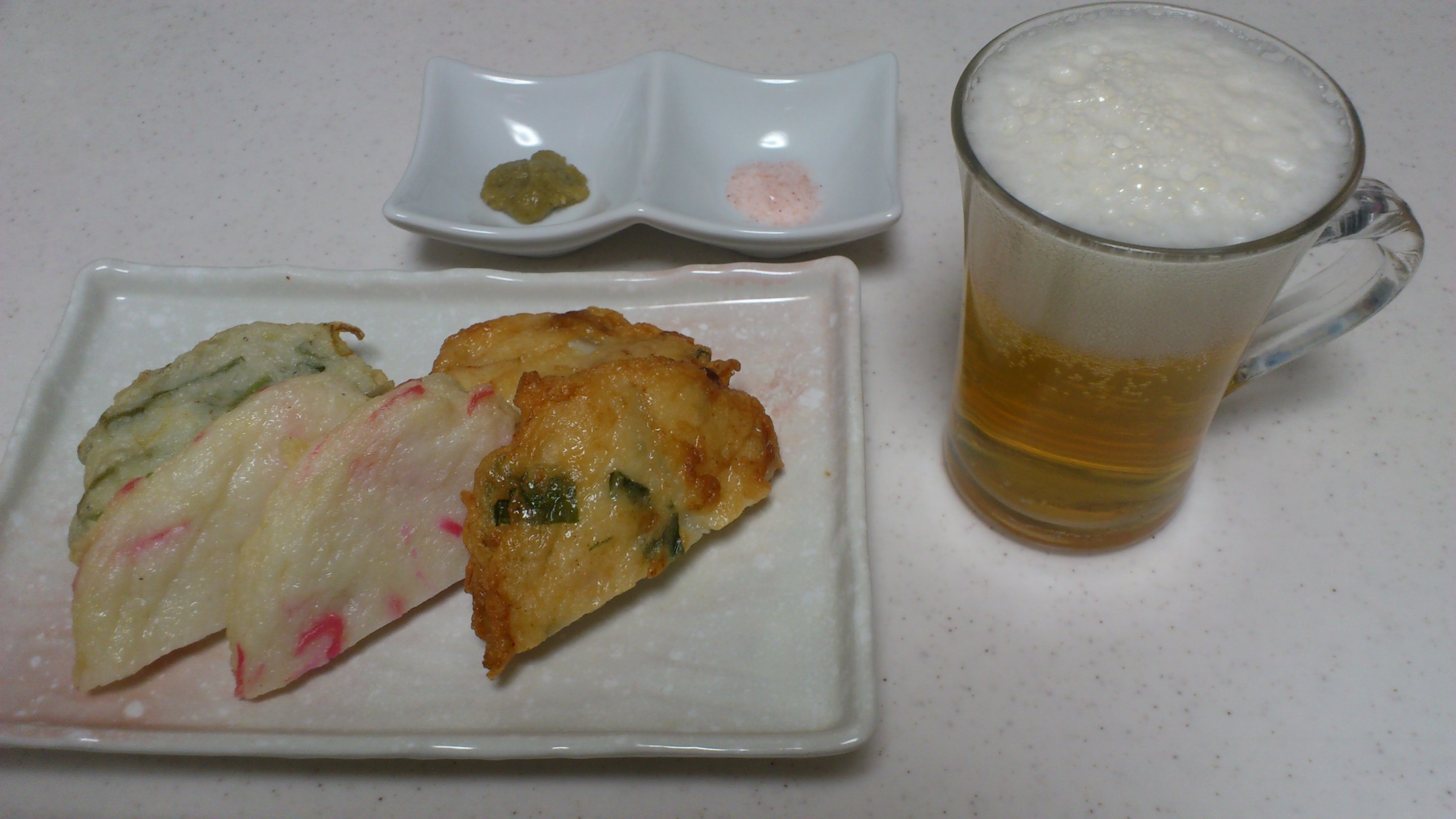 【「魚ねり天ぷら」と「塩」で、暑い日のビールのお供に・・・】